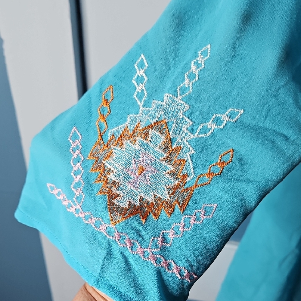 💕GB Girls Gianni Bini Turquoise Dress with Embroidered Details - Picture 2 of 9